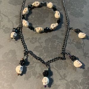 Halloween Jewelry! Skull Necklace and Bracelet Set